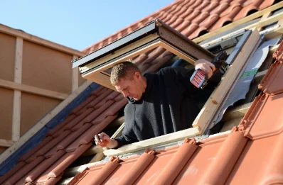 Pose de fenêtres de toit Velux à Omps
